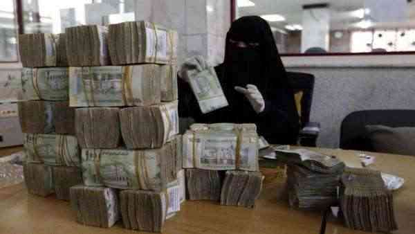 الحكومة اليمنية  : الحوثيون نهبو أكثر من مليار دولا عبر ميناء الحديدة