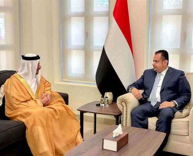 رئيس الحكومة يثني على عمل السفير الإماراتي لدى اليمن بعد انتهاء فترته