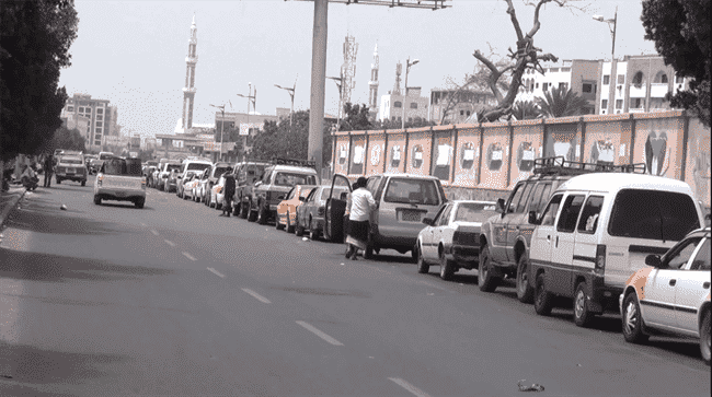 أزمة وقود في عدن .. وأنباء عن زيادة في التسعيرة