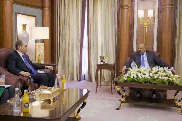 الزُبيدي يلتقي سفير مصر .. يؤكد : ابتزاز الحوثي أمر غير مقبول
