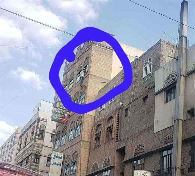 بالفيديو.. شاب يشنق نفسه فوق سطح فندق بصنعاء وترك رسالة: المشرف أوقف لقمة أسرتي