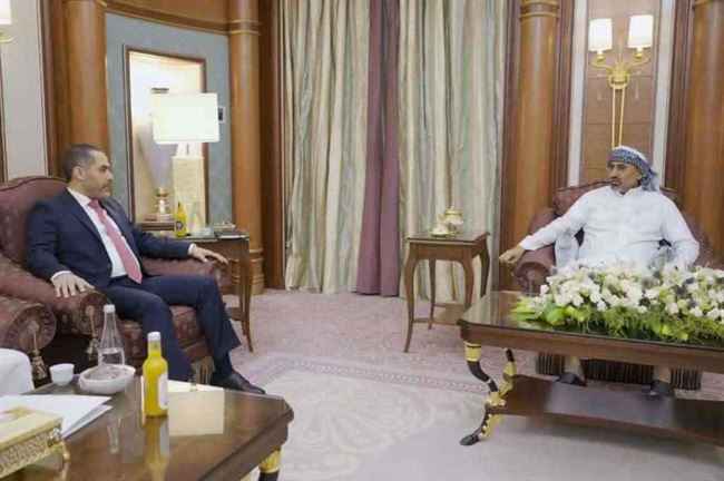 الزُبيدي: مجلس القيادة الرئاسي يخوض معركة مصيرية للتعافي الاقتصادي