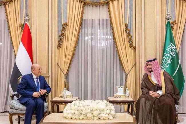 تفاصيل لقاء هام بين العليمي وخالد سلمان.. الأخير أكد دعم التحالف للمجلس الرئاسي