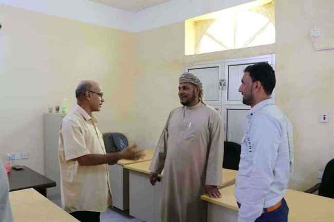 محافظ سقطرى يشدد على دور المحكمة للفصل بقضايا المواطنين