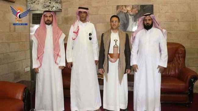 الحوثيون ينشرون صورا وتفاصيل عن وفد التحالف الذي يزور صنعاء