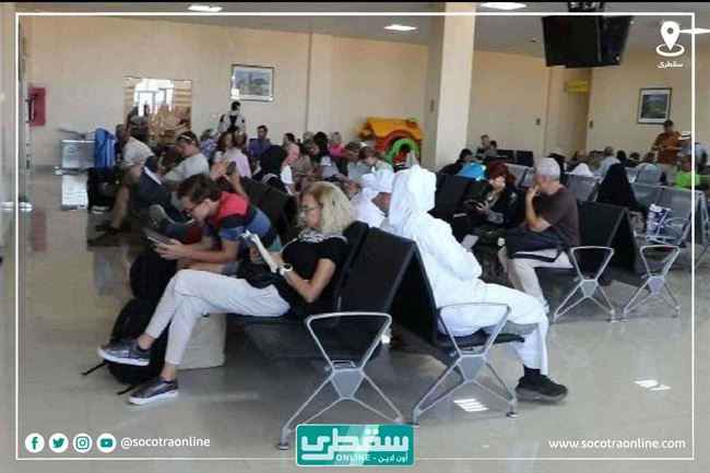 أفواج سياحية تزور سقطرى للتمتع بجمالها الطبيعي