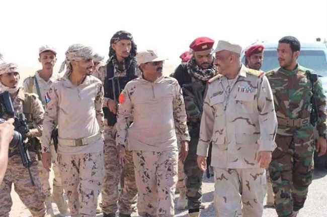 ردا على قبائل الحموم التي ينتمي إليها البحسني وطالبت بخروج قواته.. قائد المنطقة العسكرية الثانية يزور لواء بارشيد.