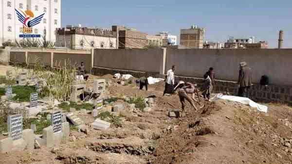 بالدفن .. الحوثي يخفي  28 جثة في صنعاء تحت مبرر مجهولي الهوية