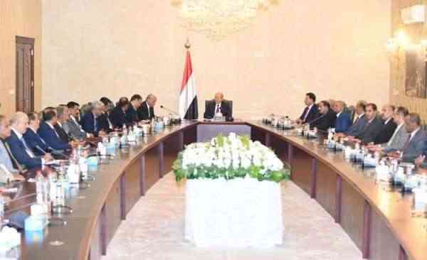 أثناء لقاء لجنة هيثم طاهر .. العليمي يستمع إلى خطة عمل لجنة توحيد القوات العسكرية والأمنية