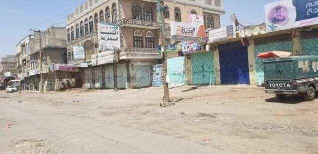 بتهمة التحدث عن ثورة سبتمبر.. عناصر حوثية تقتحم مدرستين في إب