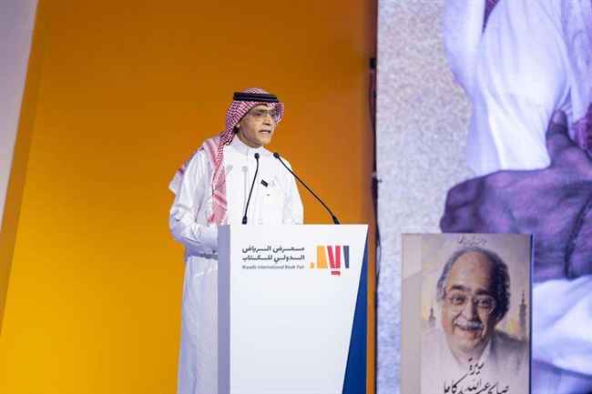 السيرة الذاتية لصالح كامل "من مكة وإليها" بمعرض الرياض الدولي للكتاب