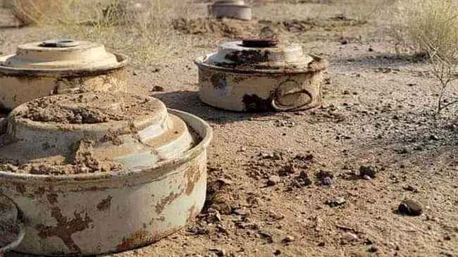 لغم حوثي ينهي حياة رجل وزوجته وطفلهما في الحديدة
