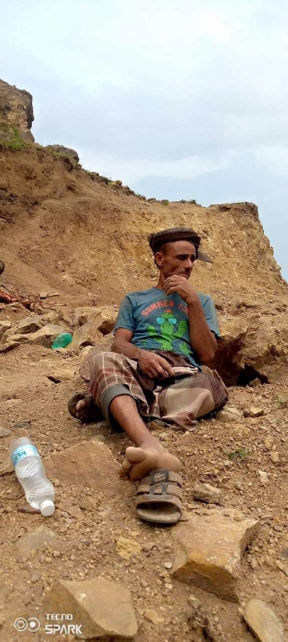 وفاة مُعلم جنوب صنعاء بطريقة بـشعـة قبل أن يتسلم رواتبه المنهوبة مع الحوثيين