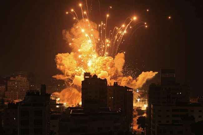 عبدالملك الحوثي يدس رأسه بالرمال بعد فضيحته المدوية وسط غزة