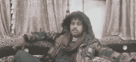 بالفيديو.. شاب يمني يفضح كذب الحوثي.. أنا حي ولم اشتشهد في غزة