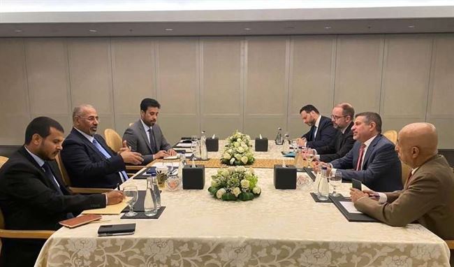 الزبيدي يبلغ السفير الأميركي رسالة هامة