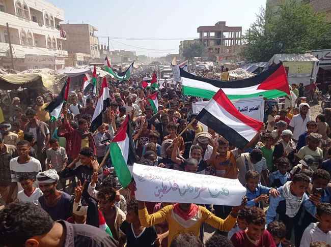 خروج الآلاف في زنجبار وحيس للتضامن مع أهالي غـ.زة ضد إسـ.رائيل