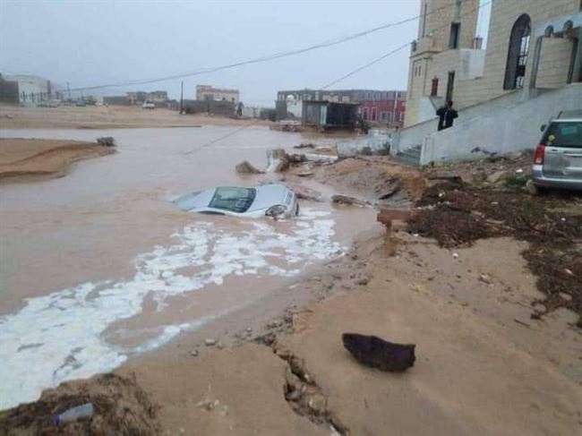إنهيار عدد من المنازل وتسجيل حالة وفاة بإعصار " تيج " بالمهرة ومناشدات لإغاثة المتضررين.. صور