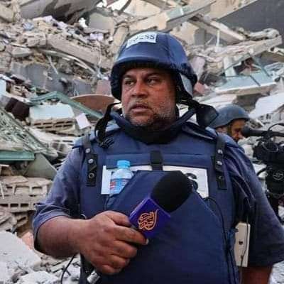 مراسل حربي يتلقى خبر مقتل عدد من أفراد عائلته وهو على الهواء مباشره
