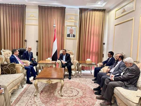 بن دغر يخاطب السفير الأميركي: الحرب في اليمن طال أمدها