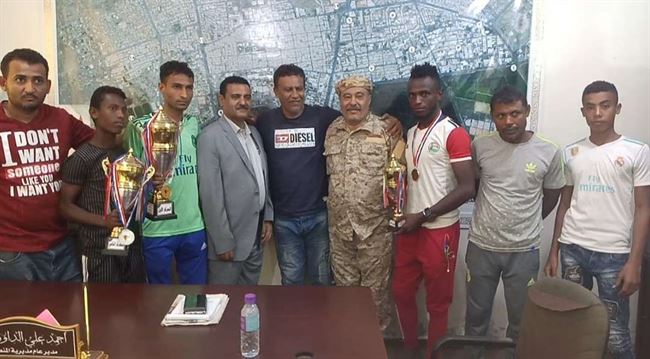 تكريم الفائزين بالمراكز الثلاثة الأولى في بطولة إختراق الضاحية بعدن