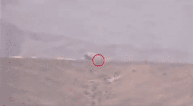 شاهد.. فيديو يوثق لحظة استهداف أطقم وعربات عسكرية حوثية شرق صنعاء
