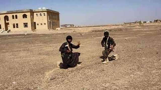 سقوط أكبر معسكرات الشرعية في مأرب مع الحوثيين