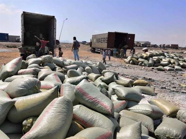 بالصور.. إتلاف 38 طن الأغذية الغير مطابقة للمواصفات بعدن