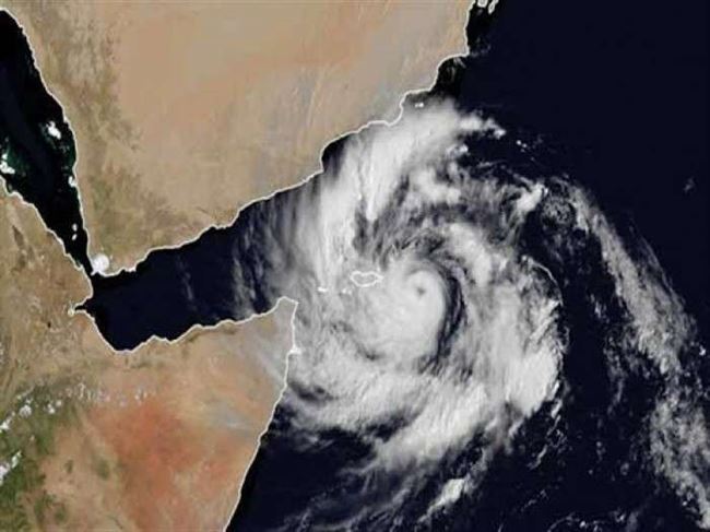 إعصار جاتي ينحرف ويتجه مساره إلى خليج عدن