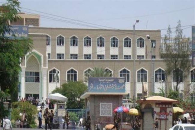 الصليب الأحمر يبادر بإستجابة عاجلة لرفد مستشفى الثورة في تعز بالمياه