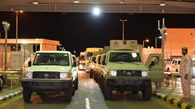 بالصور .. التحالف العربي يفضح مزاعم إعلام الإصلاح بشأن دعم الجبهات ضد الحوثي