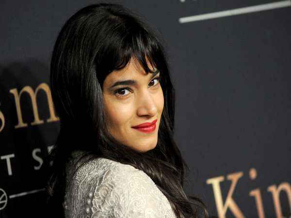 فنانة جزائرية تشارك في أحدث افلام هوليود والسفارة الأمريكية تعلق بشأنها