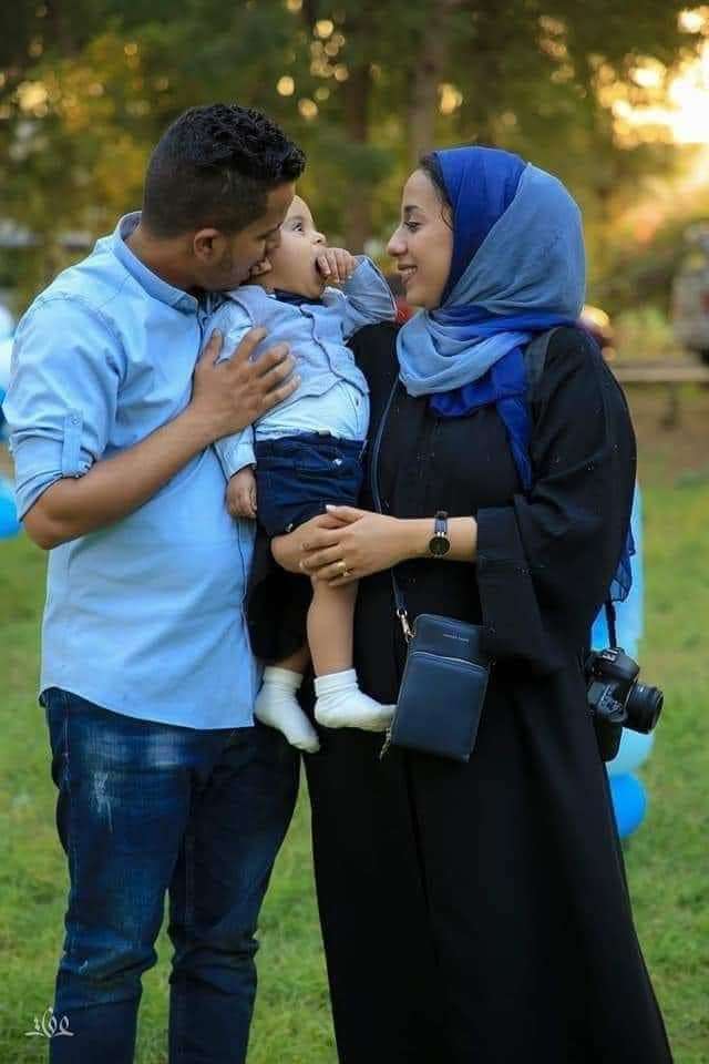صحفي يمني يتحدث عن تفاصيل الدقائق الأخيرة للزميل العتمي وزوجته قبل إستهدافهما بعبوة ناسفة في عدن 