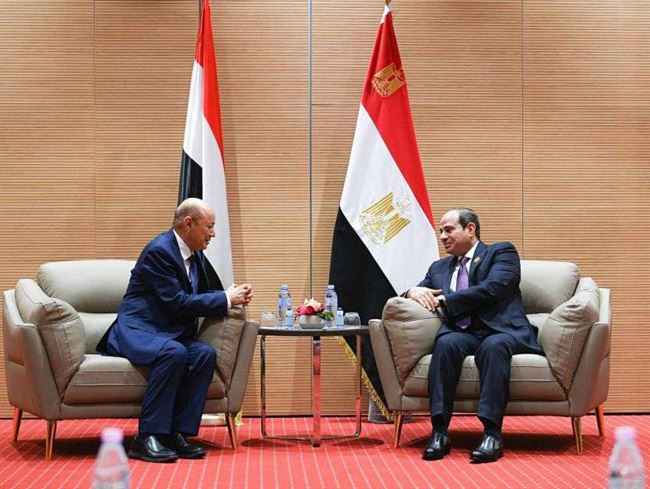 العليمي يلتقي السيسي في الجزائر
