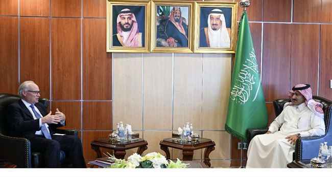 المبعوث الأممي يغادر .. والمبعوث الأمريكي يصل الرياض