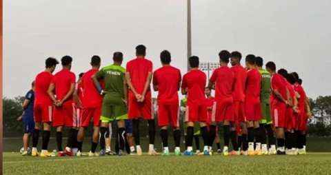 استعدادا لخليجي 25.. المنتخب اليمني يتجه إلى القاهرة لإقامة معسكره الخارجي