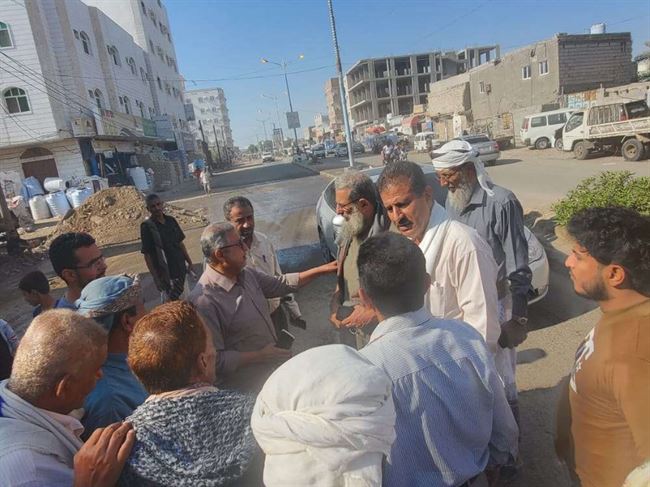 بإشراف مدير عام صندوق النظافة بعدن.. حملة نظافة تستهدف منطقة الممدارة