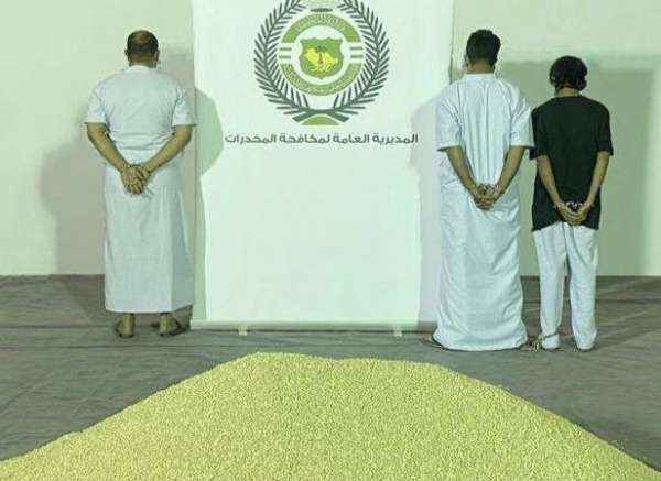 ثلاثة يمنيين .. السعودية تحبط تهريب 4 ملايين قرص مخدر