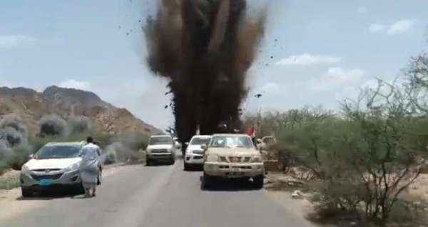 إصابة ثلاث جنود.. نجاة قياديان أمنيان من هجوم للقاعدة في المحفد