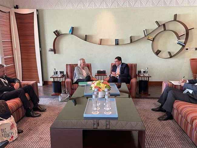 الحكومة اليمنية توضح للمنظمات الدولية أثار هجمات الحوثي على المنشآت النفطية