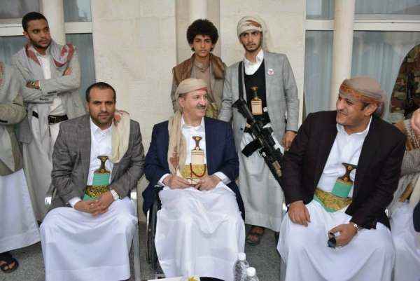 سخرية .. الحوثيون يصدرون حكم قضائي بحبس 12 أمريكياً