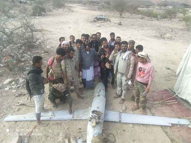 شاهد بالصور.. إسقاط طائرة حوثية في أبين