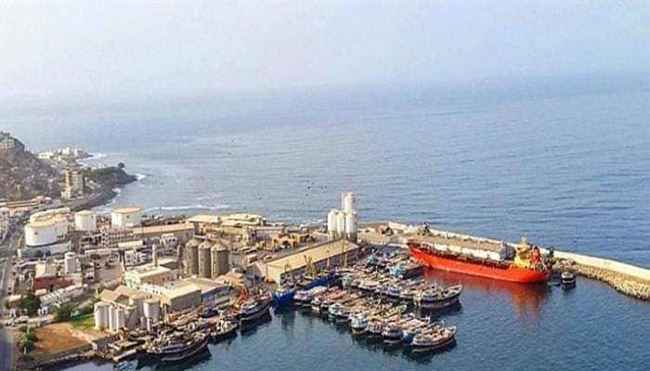 هجمات حوثية تستهدف ميناء الضبة وتضرر منصة تصدير النفط.. وزارة الدفاع تعلن الجاهزية للرد الحاسم