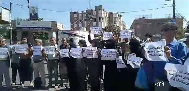 شاهد.. غضب في تعز بعد اعتداء قائد عسكري إخواني على فتاة وسط الشارع والتحرش بها جسدياً أمام الناس