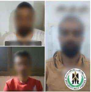 صور.. ضبط 3 متهمين ببيع المخدرات بعد تفتيش منازلهم في عدن