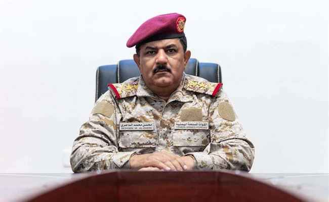 وزير الدفاع يتجه إلى الإمارات لتدارس واستعراض خطط الرد على تهديدات الحوثي الأخيرة