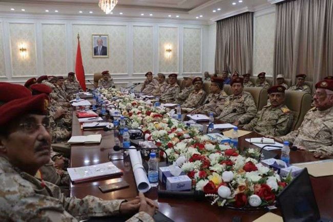 الداعري يترأس اجتماع بهيئات ودوائر وزارة الدفاع ومحور تعز في عدن