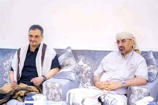 اللواء الزبيدي ومحافظ عدن يعودان إلى عدن
