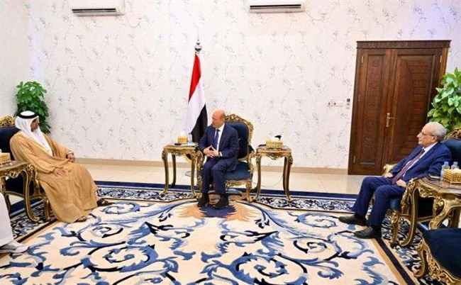 الرئاسي يستقبل سفير الإمارات في عدن.. وصول شحنة وقود إماراتية طارئة إلى ميناء العاصمة