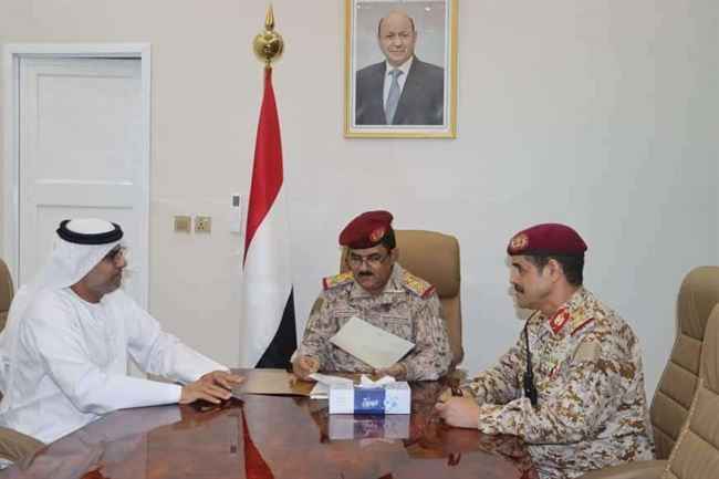 وزير الدفاع يثمن تضحيات الإمارات لليمن والزعابي يؤكد استمرار هذا الموقف